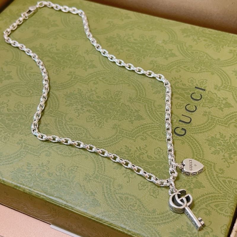 G*u*i necklaces